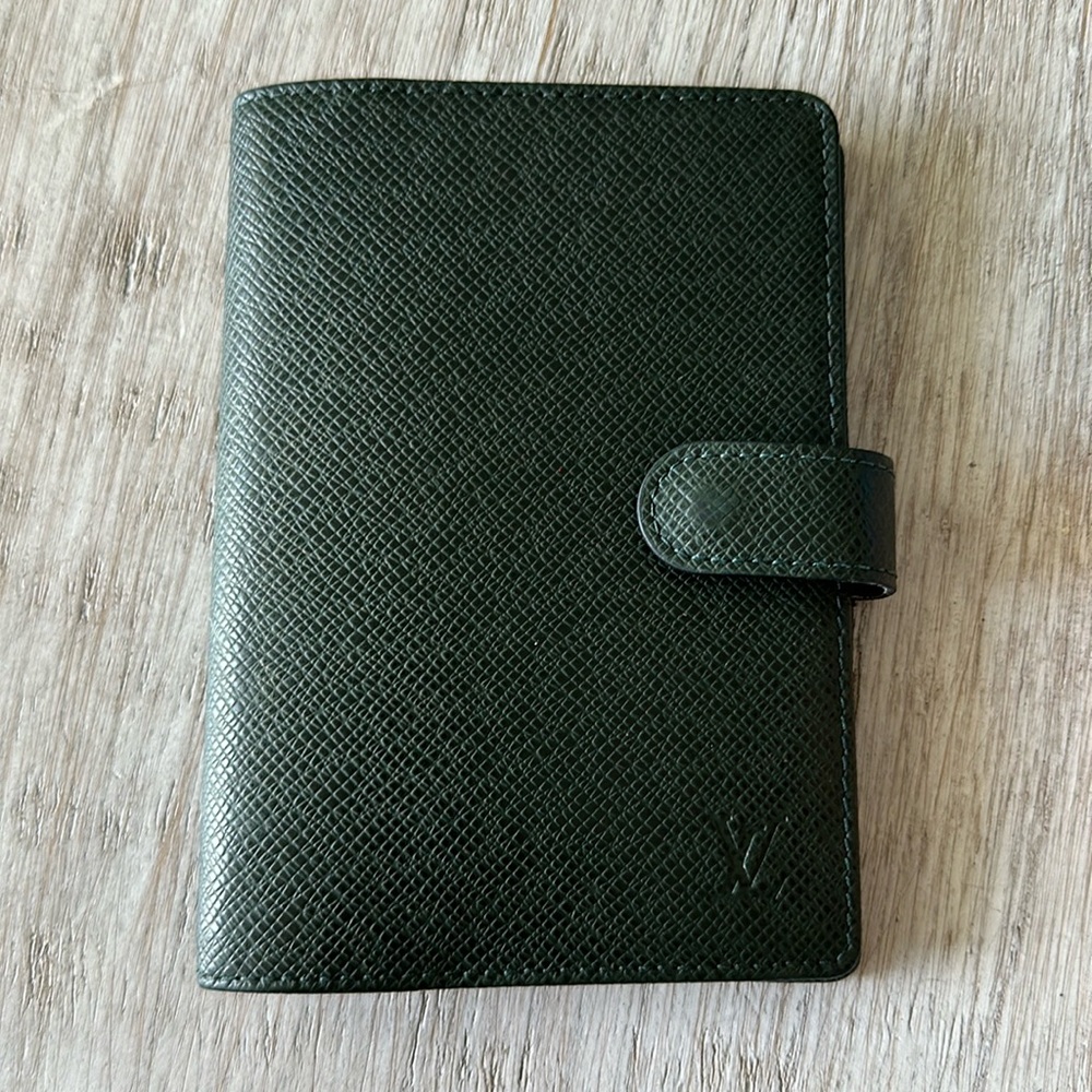 Authentic Louis Vuitton Taiga PM Agenda in the color Epicea